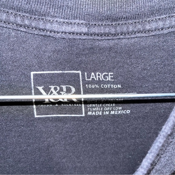 Young & Reckless Recked Medallion graphic T-Shirt men size L black short sleeves - Picture 3 of 4